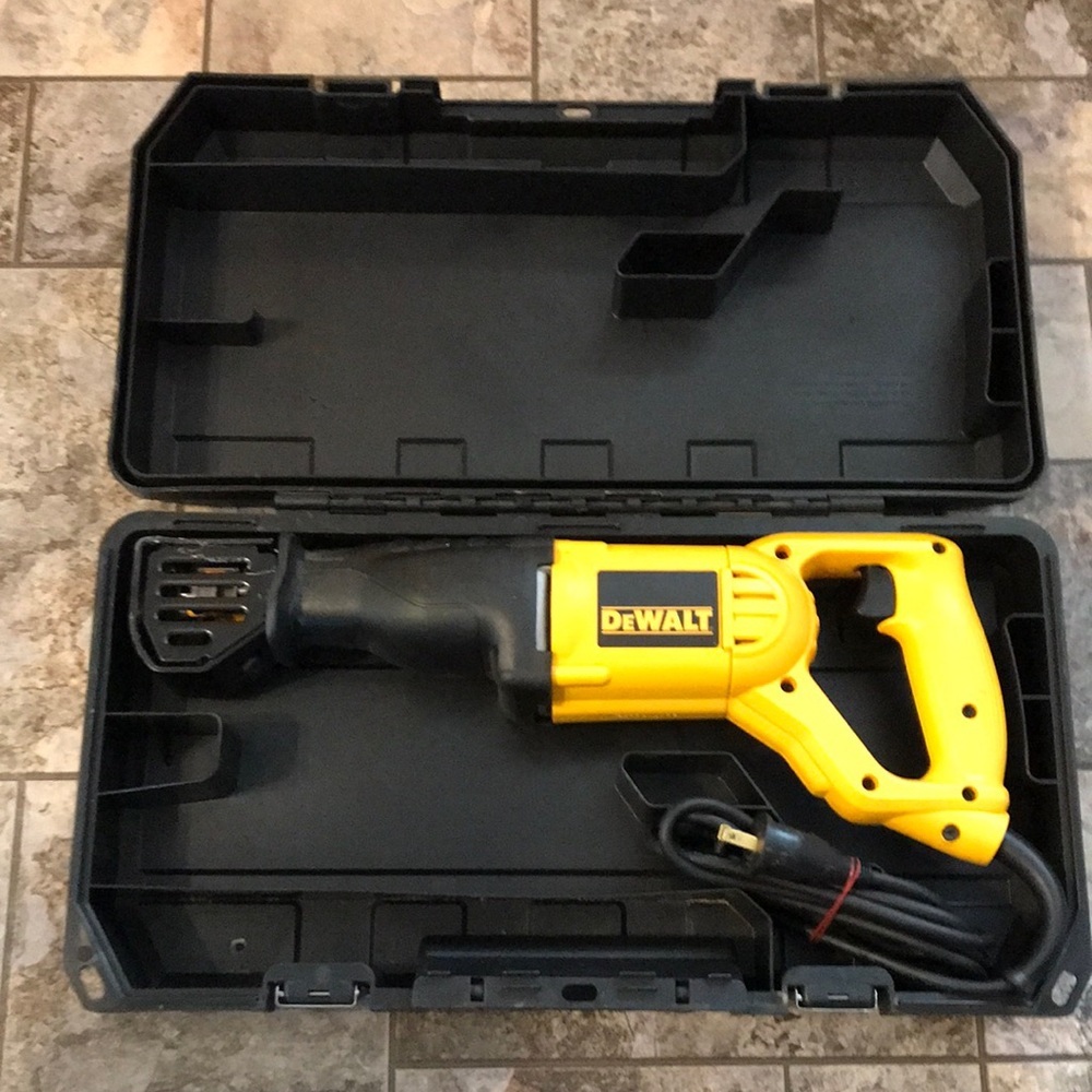 Dewalt Case with Reciprocating Saw, Only been used once.